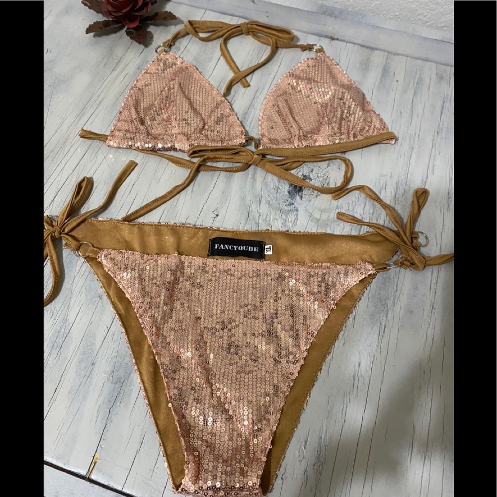 Women’s swim suit